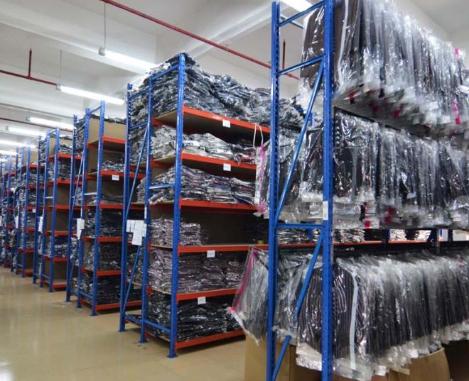 某服装品牌厂家中型货架工程案例